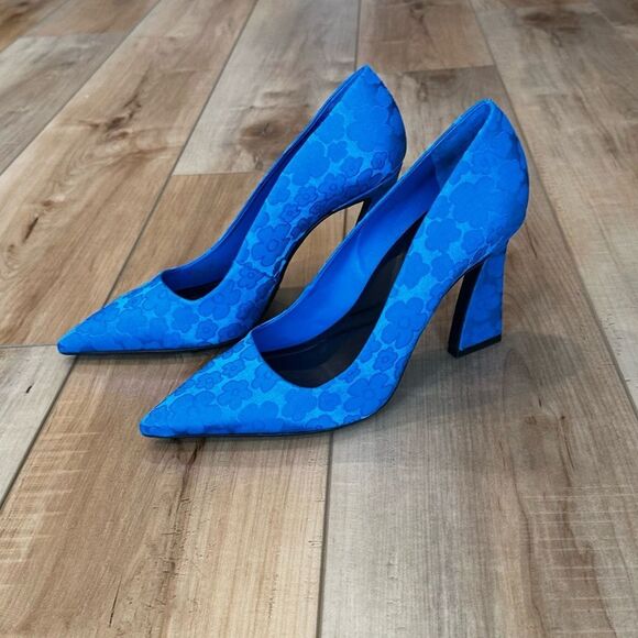 NWT Gianni Bini Blue Satin Embossed Floral Heels-Stiletto Closed Toe Size 8 1/2 - Picture 4 of 15